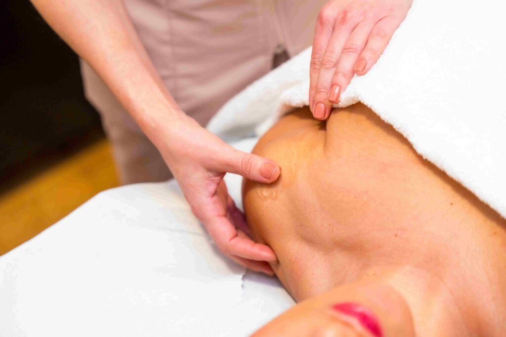 masseur identifying the point of pain in patient 2024 12 09 03 56 12 utc compressed centrekineaddict.com